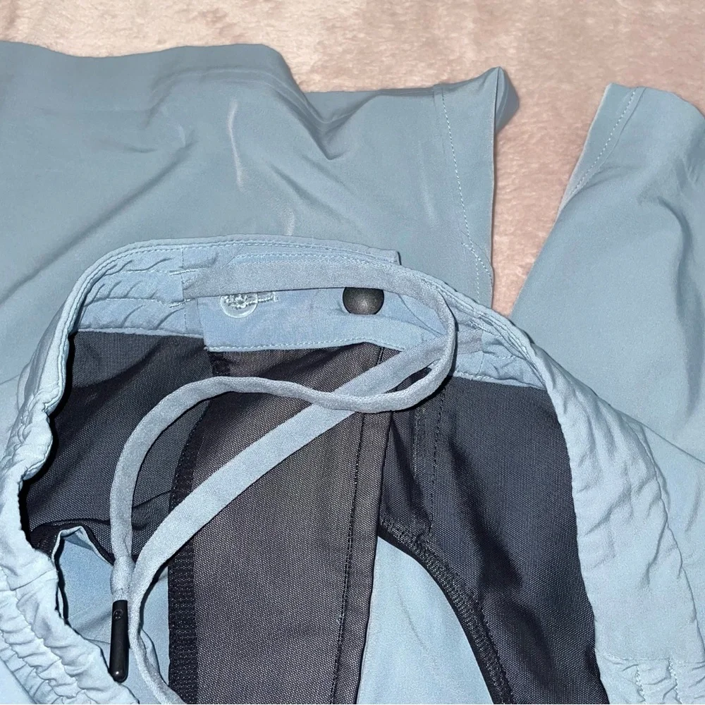 Lululemon shorts size 34 - Picture 7 of 11